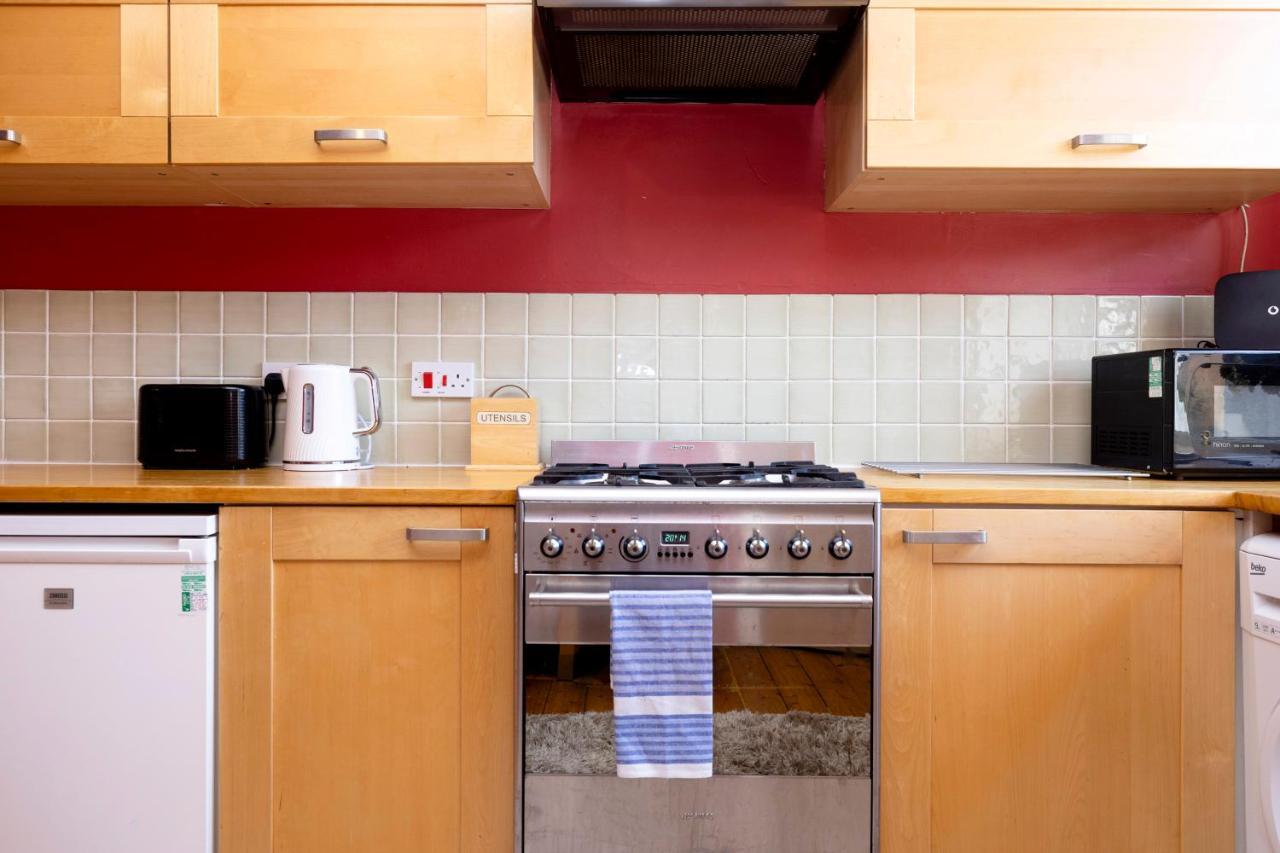 Joivy Old Town 1-Bed Apartment With Stunning Views Edinburgh Bagian luar foto
