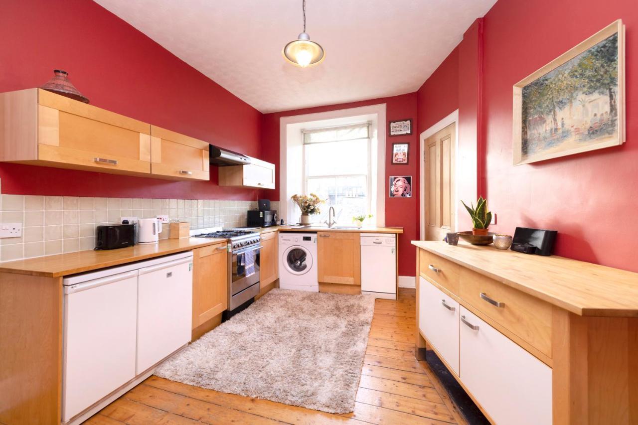 Joivy Old Town 1-Bed Apartment With Stunning Views Edinburgh Bagian luar foto