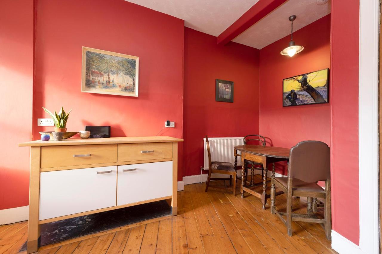 Joivy Old Town 1-Bed Apartment With Stunning Views Edinburgh Bagian luar foto