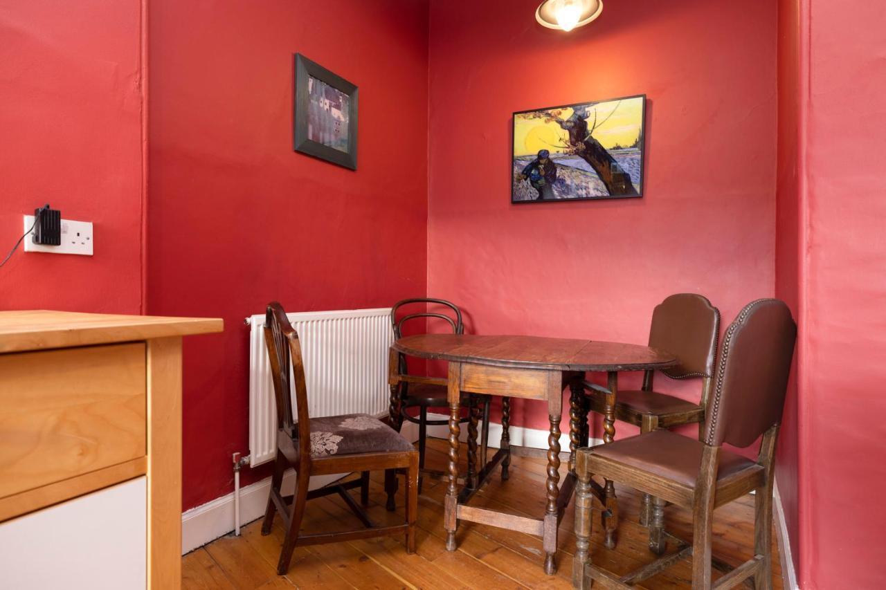 Joivy Old Town 1-Bed Apartment With Stunning Views Edinburgh Bagian luar foto