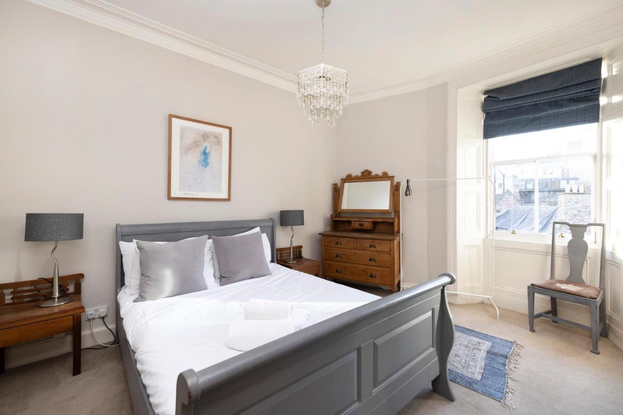 Joivy Old Town 1-Bed Apartment With Stunning Views Edinburgh Bagian luar foto