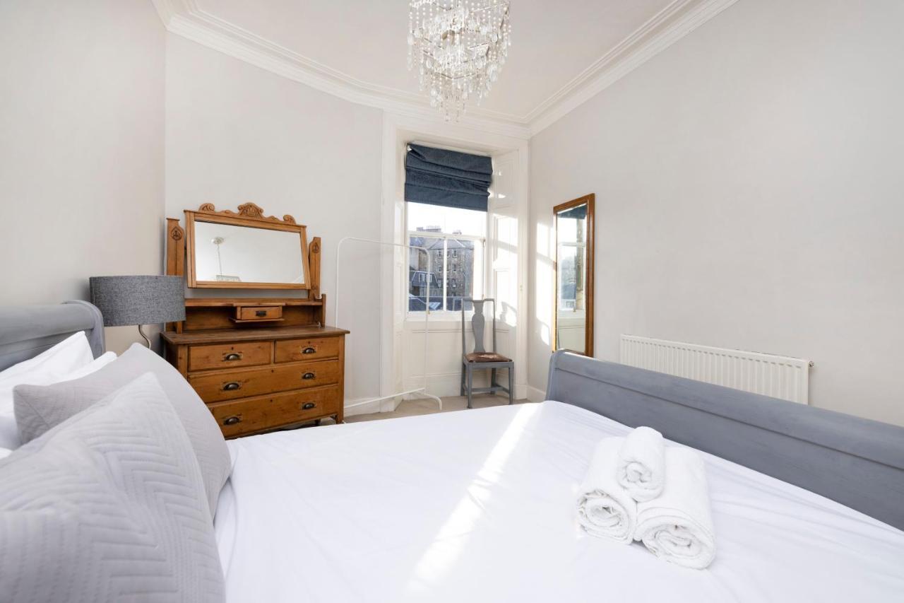 Joivy Old Town 1-Bed Apartment With Stunning Views Edinburgh Bagian luar foto