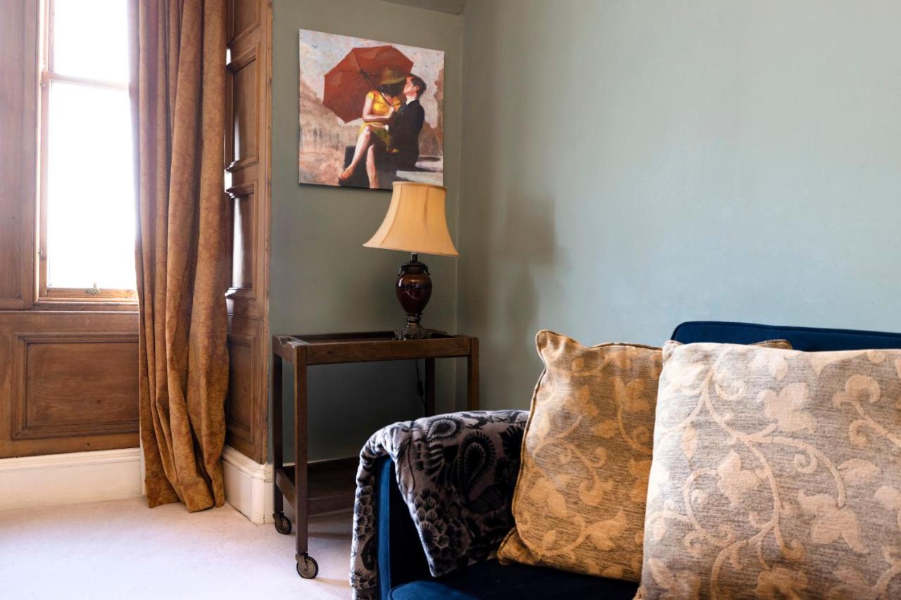 Joivy Old Town 1-Bed Apartment With Stunning Views Edinburgh Bagian luar foto