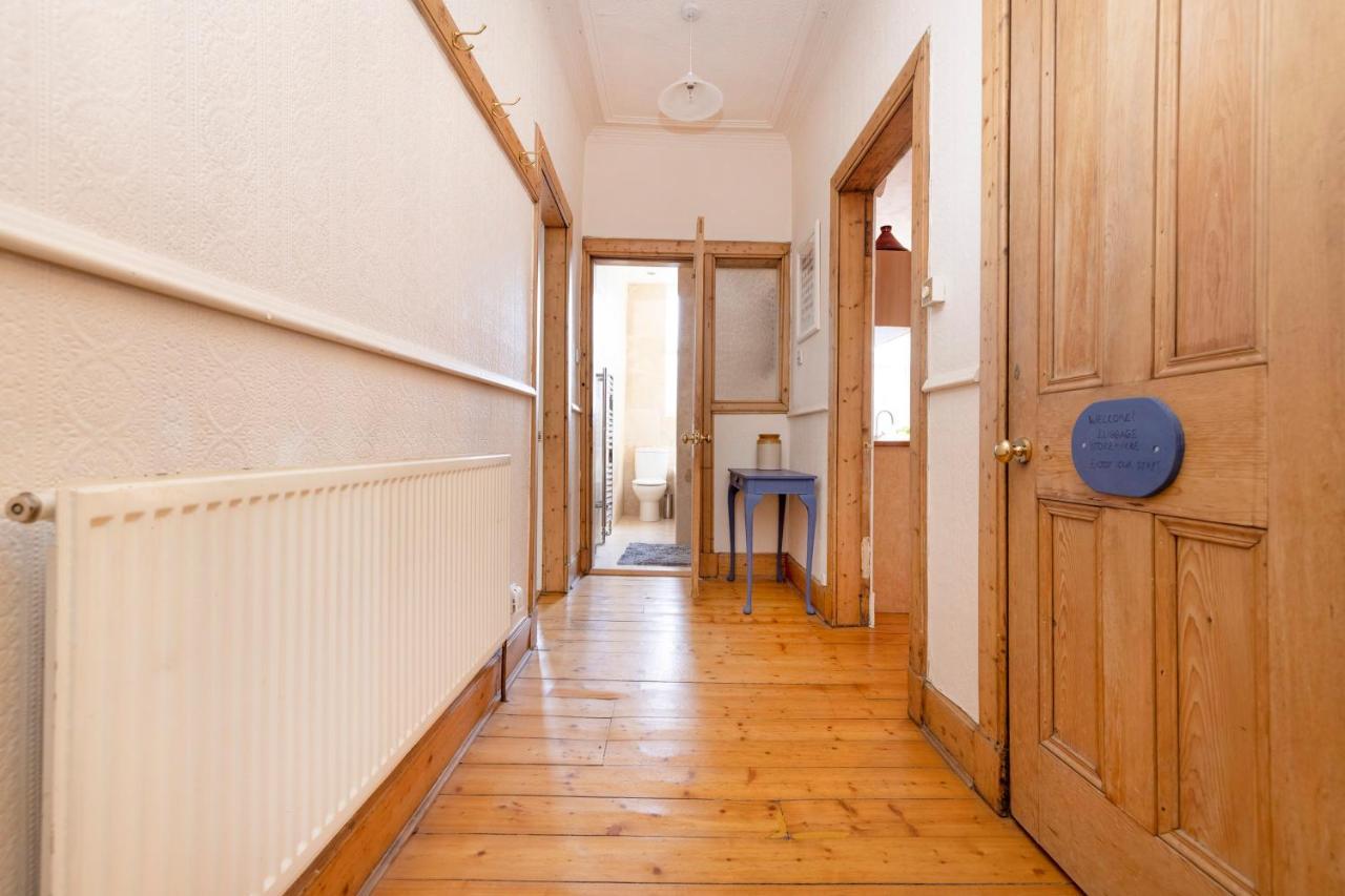 Joivy Old Town 1-Bed Apartment With Stunning Views Edinburgh Bagian luar foto