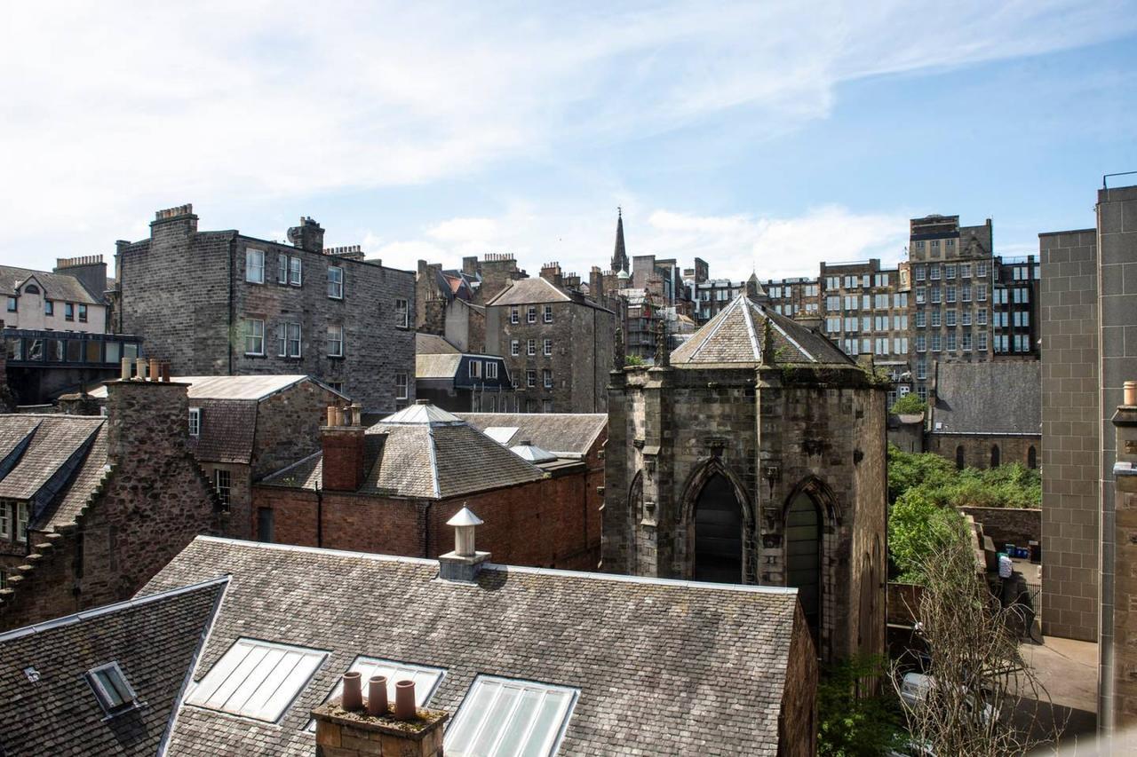 Joivy Old Town 1-Bed Apartment With Stunning Views Edinburgh Bagian luar foto